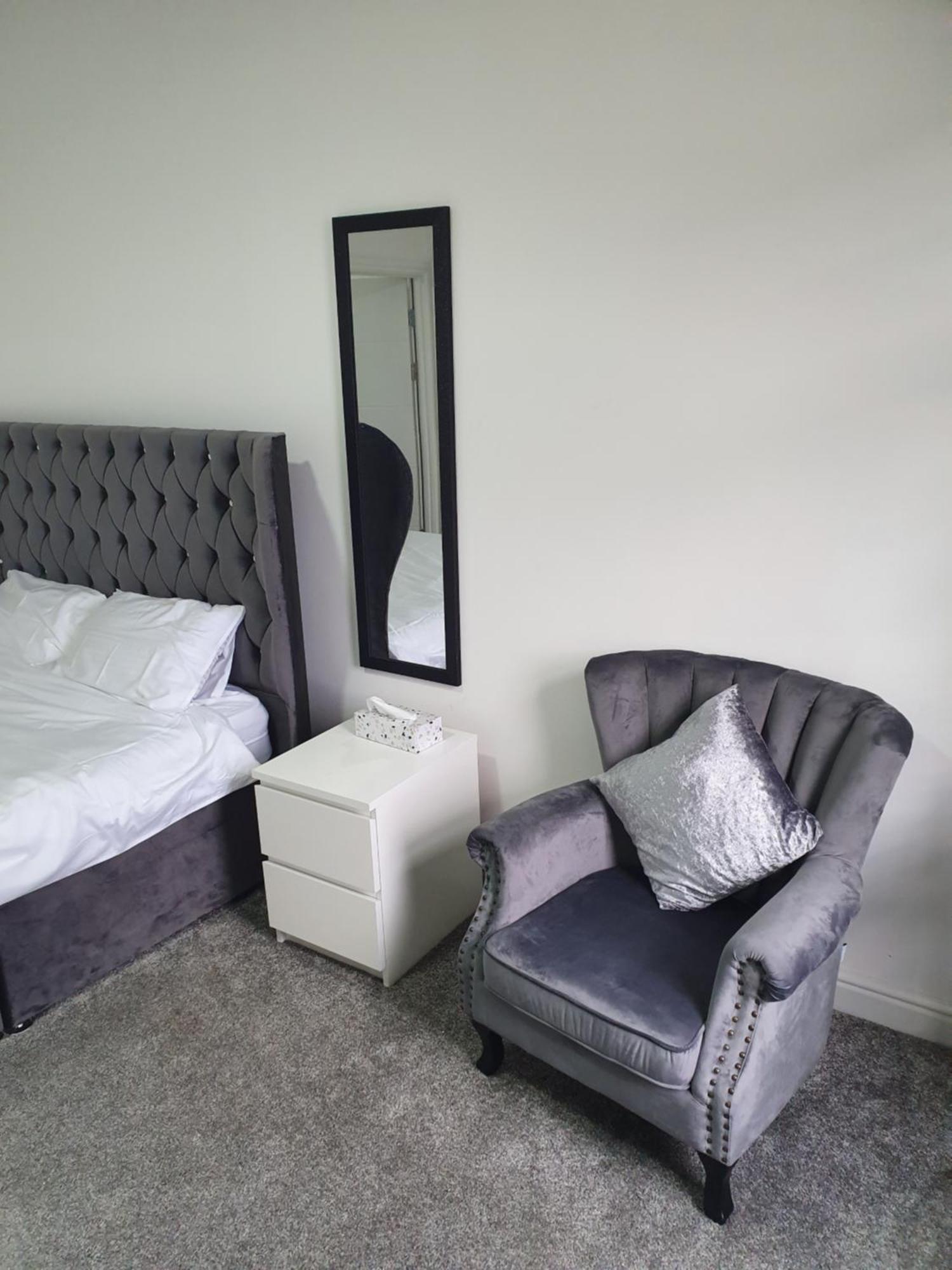 Beautiful Rooms Shaw St And Pine St Бери Стая снимка